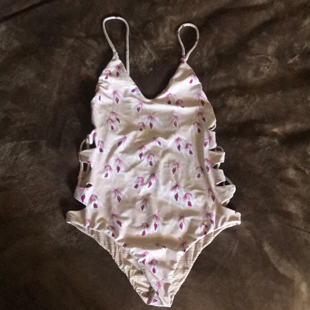 Acacia Florence in Island Orchid